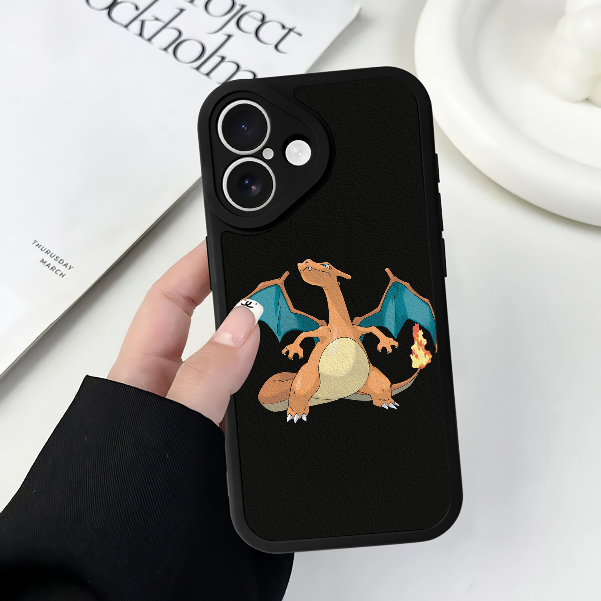 （画像用） ポケットモンスター Pokémon 【iPhone 16シリーズ対応】シリコンスマホケース（レザー調） 材質：シリコン